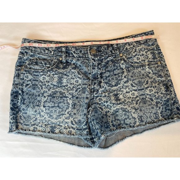 Mossimo Womens Jeans Shorts Premium Denim Abstract F16852888 Raw Hem Blue Size 6 - Picture 3 of 8